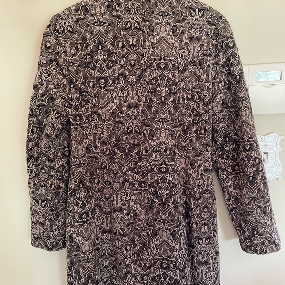 Classy Papillion lightweight coat -medium - Picture 4 of 5